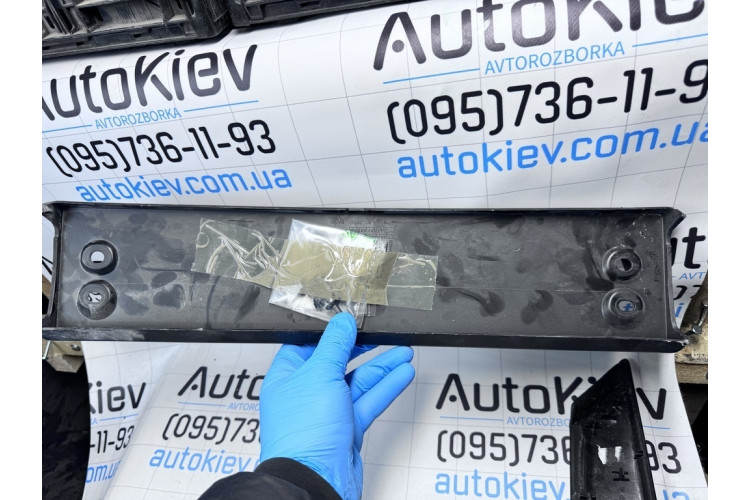 Кронштейн номерного знаку Porsche Cayenne 2010-2017 7P5807287G