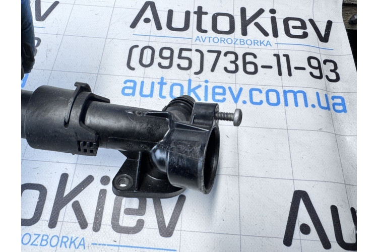 Штуцер системи охолодження Audi A8 S8 D4 4H 2010-2017 079121137K Штуцер системи охолодження Audi A8 S8 D4 4H 2010-2017 079121137K