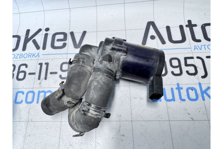 Водяная помпа (насос охлаждения, дополнительный электрический) Volkswagen Touareg I 2002-2010 7L0965561J