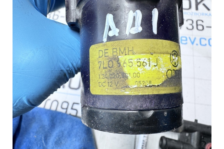 Водяная помпа (насос охлаждения, дополнительный электрический) Volkswagen Touareg I 2002-2010 7L0965561J