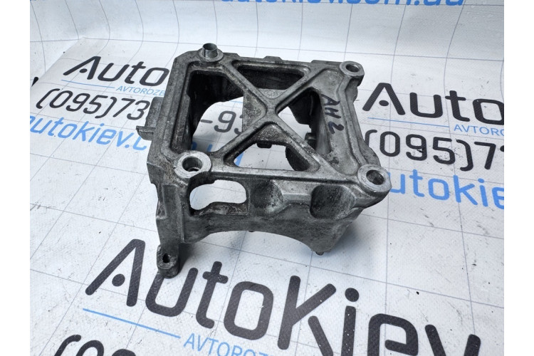 Кронштейн/крепление топливного насоса Land Rover Range Rover Sport 2005-2012 7H2Q9346DB