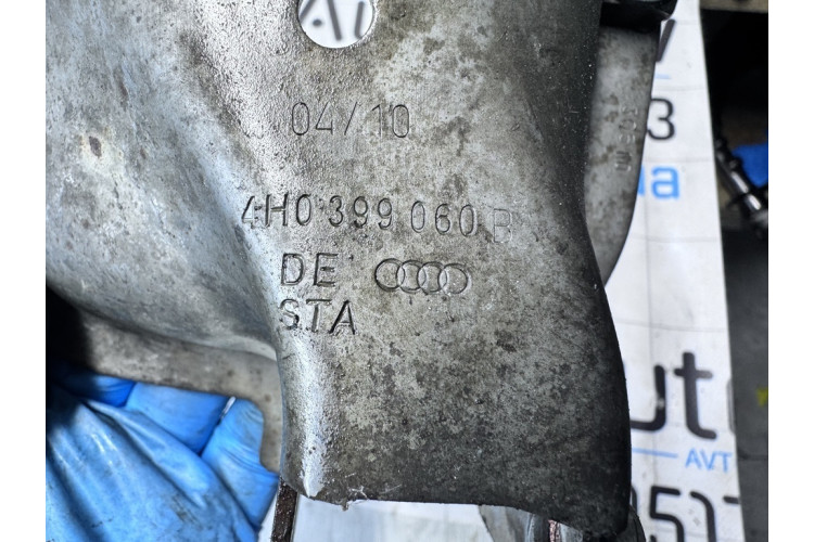 Кронштейн подушки (опори) двигуна Audi A8 S8 D4 4H 2010-2017 4H0399060B