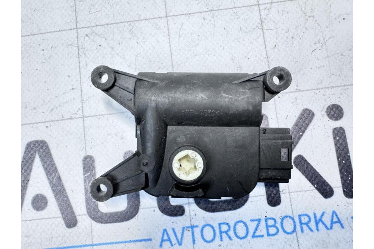 Моторчик заслінки обігрівача (пічки) Seat Exeo 2009-2013 8E1820511F Моторчик заслінки обігрівача (пічки) Seat Exeo 2009-2013 8E1820511F