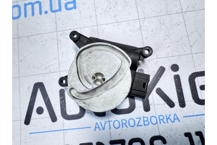 Моторчик заслінки обігрівача Audi A4 [B7] 2005-2007 8E1820511C