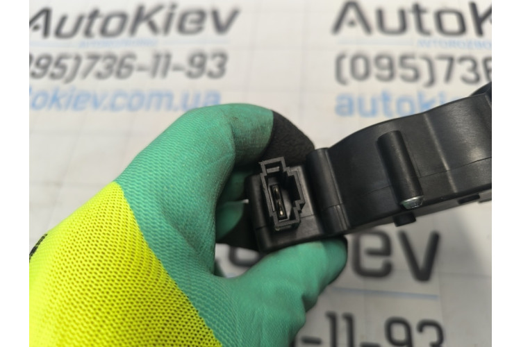 Привод замка багажника Tesla Model S 2012-2016 6NW00942479 Привод замка багажника Tesla Model S 2012-2016 6NW00942479