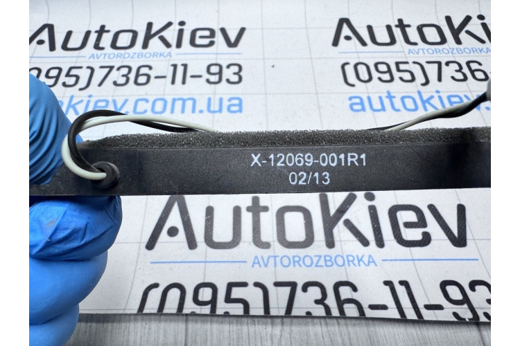 Антенна бесключевого доступа Tesla Model S 2012-2016 X12069001R1