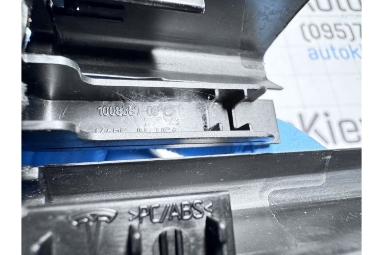 Кришка направляючої сидіння Tesla Model S 2012-2016 100838700 Кришка направляючої сидіння Tesla Model S 2012-2016 100838700