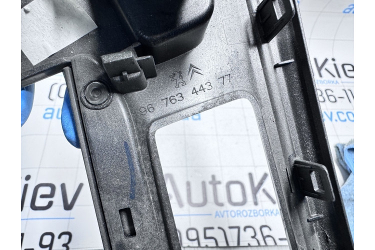 Центральна консоль / рамка панелі приладів Citroen C-Elysee 2016-2024 9676344377