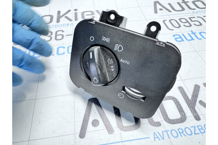 Переключатель света фар, на торпедо Land Rover Range Rover Sport 2005-2012 YUD501480PVJ