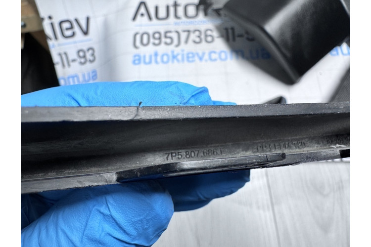 Накладка переднього бампера Porsche Cayenne 2010-2017 7P5807686E