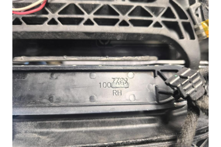 Ручка двери внешняя задняя правая Tesla Model S 2012-2015 дорест в сборе GEN 2 102159900C Ручка двери внешняя задняя правая Tesla Model S 2012-2015 дорест в сборе GEN 2 102159900C