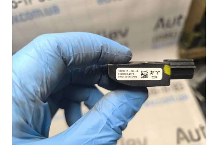 Датчик удара Tesla Model S 2012-2017 100901700A Датчик удара Tesla Model S 2012-2017 100901700A