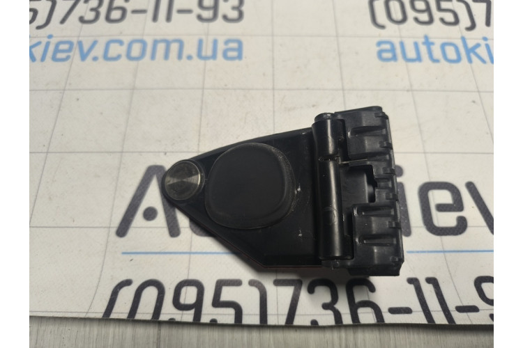 Крышка порта зарядки Tesla Model S 2012-2017 1007189 Крышка порта зарядки Tesla Model S 2012-2017 1007189