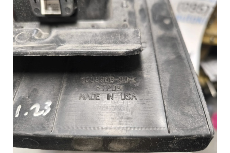 Панель/кнопка открытия багажника Tesla Model S 2012-2017 100896800C Панель/кнопка открытия багажника Tesla Model S 2012-2017 100896800C