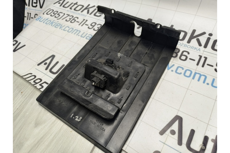 Панель/кнопка открытия багажника Tesla Model S 2012-2017 100896800C Панель/кнопка открытия багажника Tesla Model S 2012-2017 100896800C