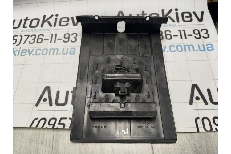 Панель/кнопка открытия багажника Tesla Model S 2012-2017 100896800C Панель/кнопка открытия багажника Tesla Model S 2012-2017 100896800C
