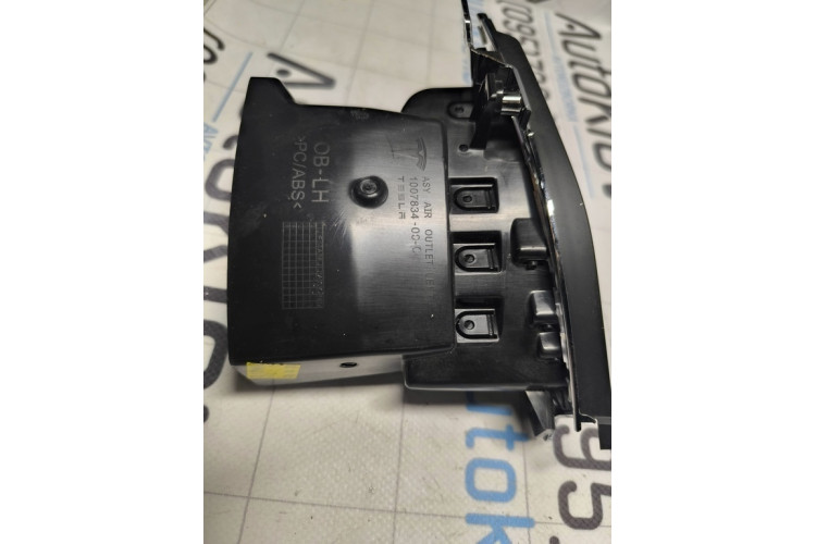 Дефлектор салону Tesla Model S 2012-2017 100783400С