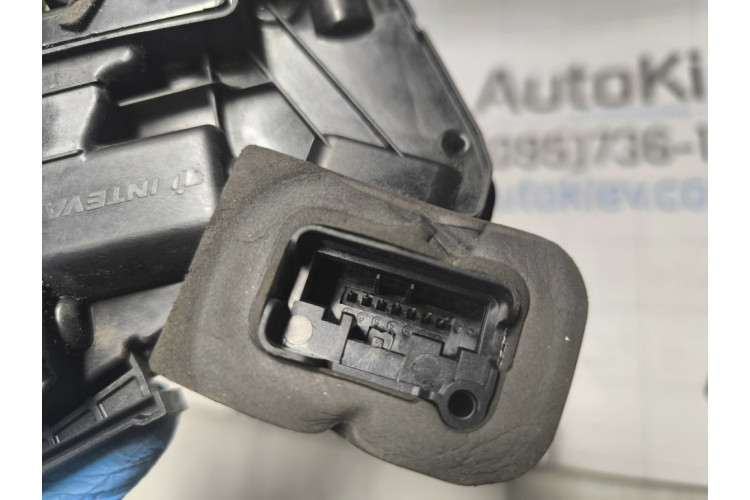 Замок задніх дверей Volkswagen Golf VII 2012-2020 5K4839015S