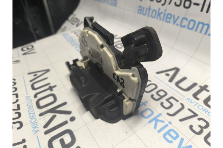 Замок задніх дверей Volkswagen Golf VII 2012-2020 5K4839015S