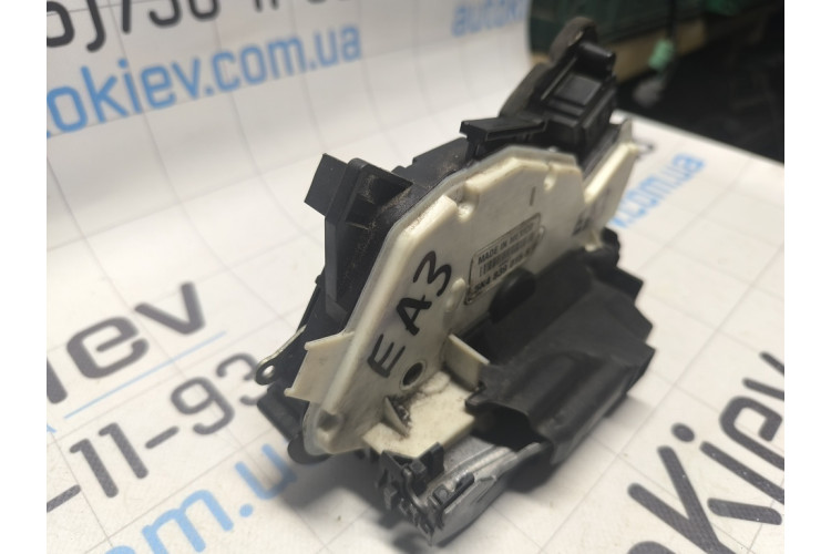 Замок задніх дверей Volkswagen Golf VII 2012-2020 5K4839015S