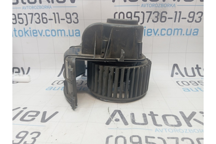Двигатель вентилятора печки (обогревателя салона) Volkswagen Transporter T5 2003-2015 7E1819021A