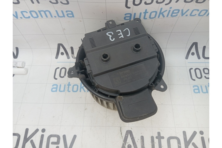 Двигатель вентилятора печки (обогревателя салона) Audi A6 C7 4G 2011-2018 4H1820021B