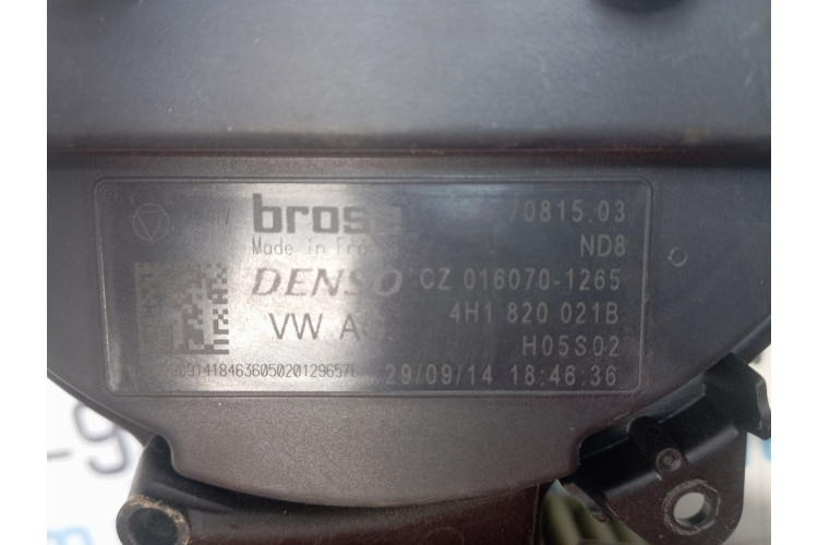 Двигатель вентилятора печки (обогревателя салона) Audi A6 C7 4G 2011-2018 4H1820021B