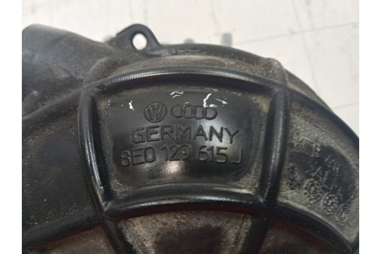 Патрубок забору повітря Audi A4 B7 2005-2007 8E0129615J
