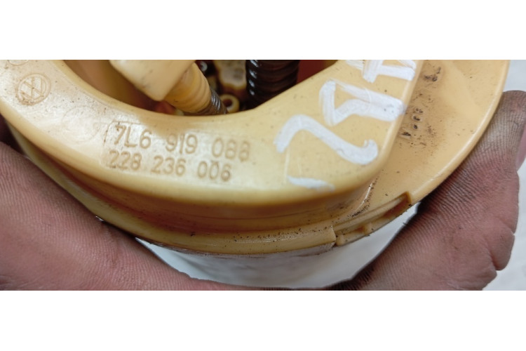 Топливный насос Volkswagen Touareg I 2002-2010 7L6919088