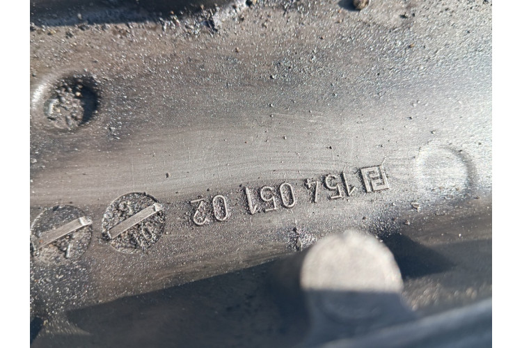 Клапанна кришка Mercedes-Bens W210 1995-2000 15405102 Клапанна кришка Mercedes-Bens W210 1995-2000 15405102