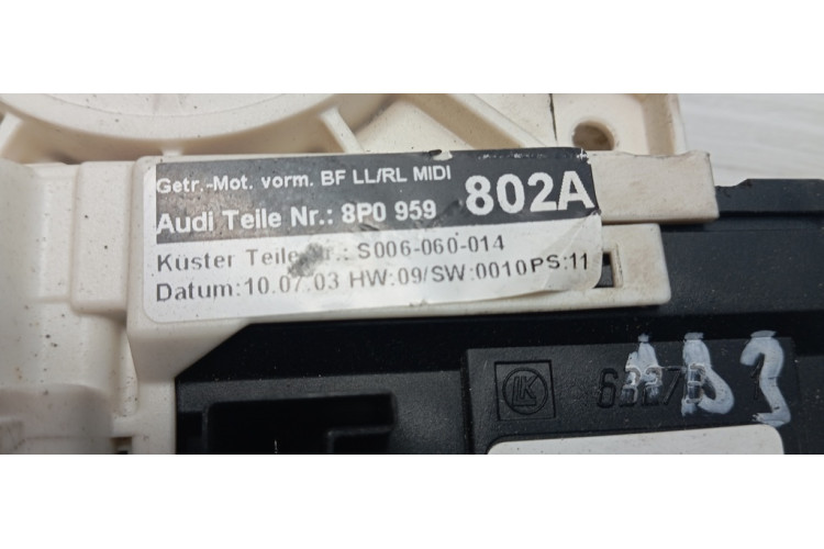 Двигатель стеклоподъемника двери передней, правой Audi A3 8P 2003-2013 8P0959802A