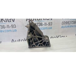 Кронштейн / лапа кріплення двигуна Skoda Fabia 2007-2015