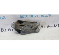 Кронштейн двигуна Volkswagen Passat B6 2005-2010