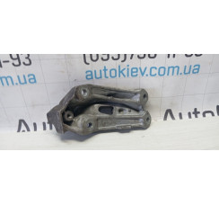 Кронштейн двигуна Volkswagen Passat B6 2005-2010