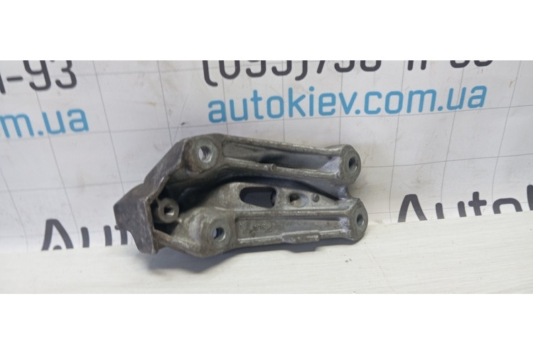 Кронштейн двигателя Volkswagen Passat B6 2005-2010 4H0199308AE