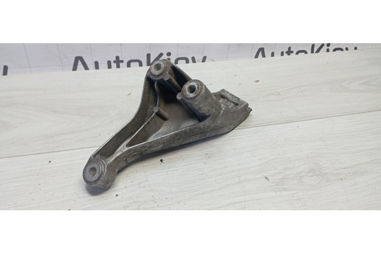 Кронштейн двигателя Audi A4 B7 2005-2007 8E0199307S Кронштейн двигателя Audi A4 B7 2005-2007 8E0199307S