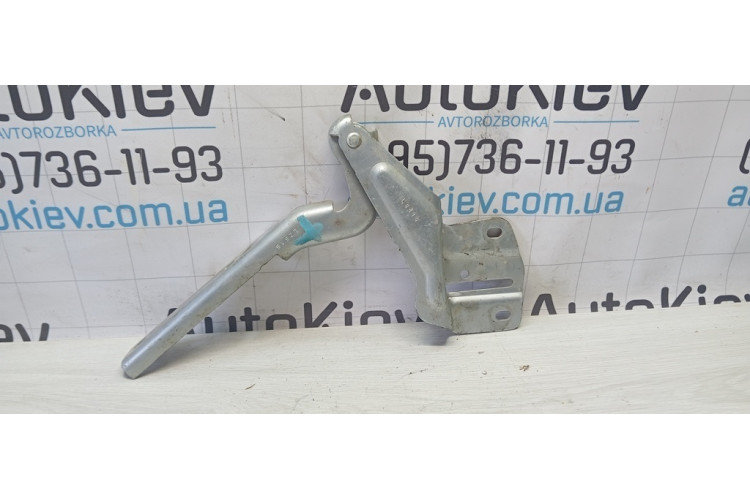 Петля капота ліва Volkswagen Jetta 2011-2018 5C6823301A