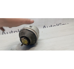 Подушка (опора двигуна ліва) Volkswagen Passat B5 2000-2005