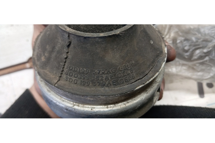 Подушка (опора двигателя левая) Volkswagen Passat B5 2000-2005 8D0199379AE