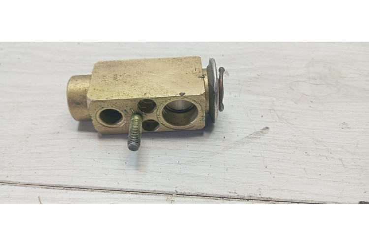Клапан trv, кондиционера Mercedes Benz W204 2007-2015 A2308300184 Клапан trv, кондиционера Mercedes Benz W204 2007-2015 A2308300184