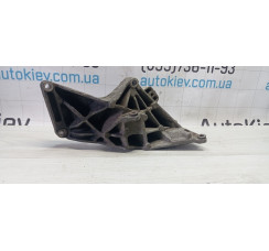 Кронштейн двигуна Land Rover Range Rover Sport 2005-2012