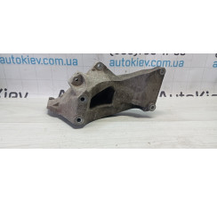 Кронштейн двигуна Land Rover Range Rover Sport 2005-2012