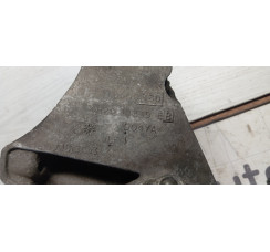 Кронштейн двигуна Land Rover Range Rover Sport 2005-2012