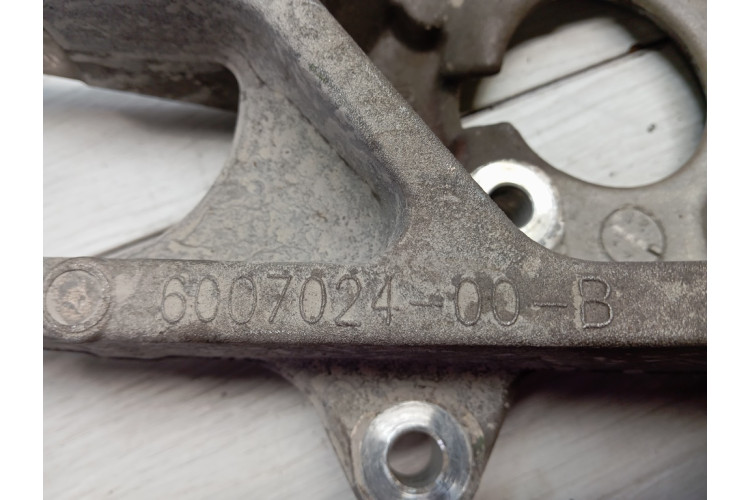 Цапфа (поворотний кулак задній правий) Tesla Model S 2012-2016 600702400B