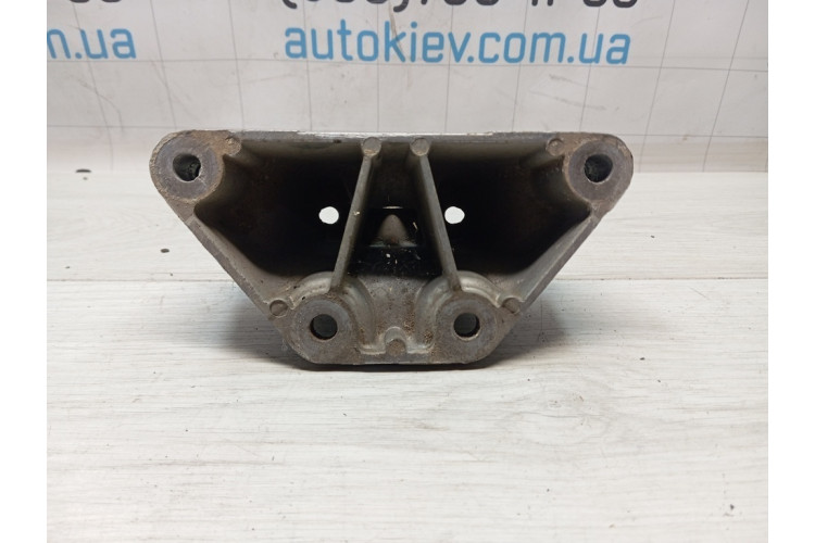 Кронштейн/кріплення АКПП Porsche Cayenne 2010-2017 7L0399649E