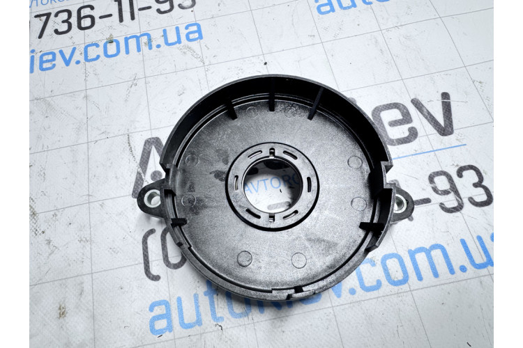 Крышка двигателя передняя с сальником коленчатого вала Volvo XC90 2014> 31375715 Крышка двигателя передняя с сальником коленчатого вала Volvo XC90 2014> 31375715