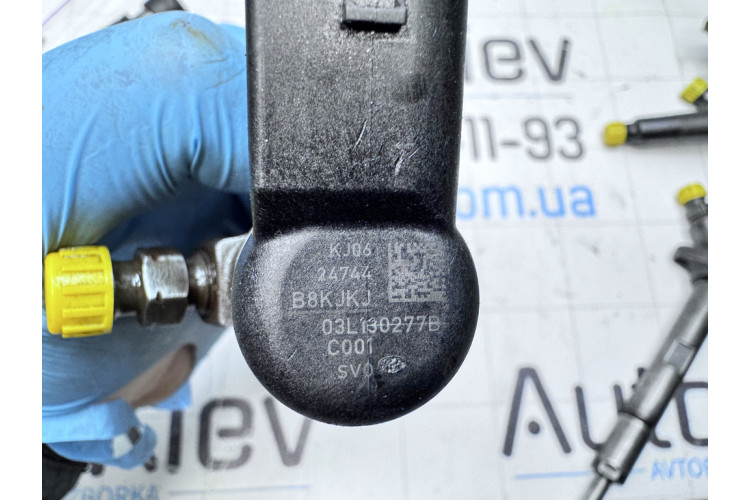 Форсунка впрыска топлива Volkswagen Golf VI 2009-2013 03L130277B