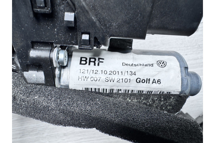 Электродвигатель стеклоподъемника задней двери Volkswagen Golf VI 2009-2013 5K0959795