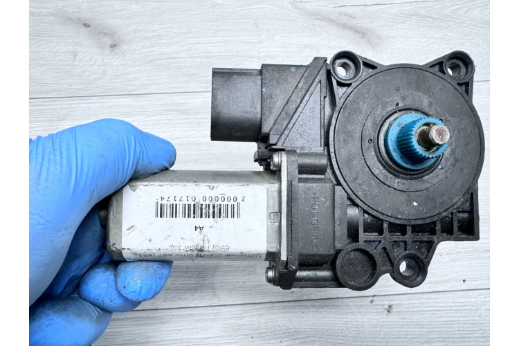 Електродвигун склопідйомника задній лівий BMW 1-serie E87/E81 2004-2011 71002803