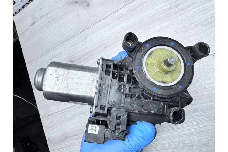 Електродвигун склопідйомника двері передньої лівої Skoda Fabia 1999-2007 6Q2959802 Електродвигун склопідйомника двері передньої лівої Skoda Fabia 1999-2007 6Q2959802